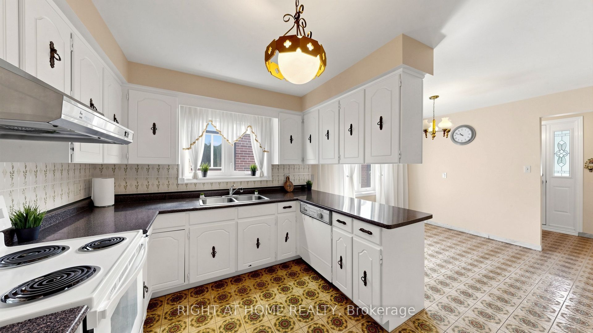 20 Torrens Avenue, Toronto, ON M4K 2H8 photo 3