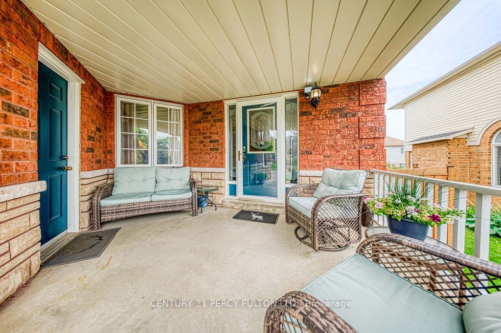 589 Blackwood Boulevard, Oshawa, ON L1K 2N4 photo 3