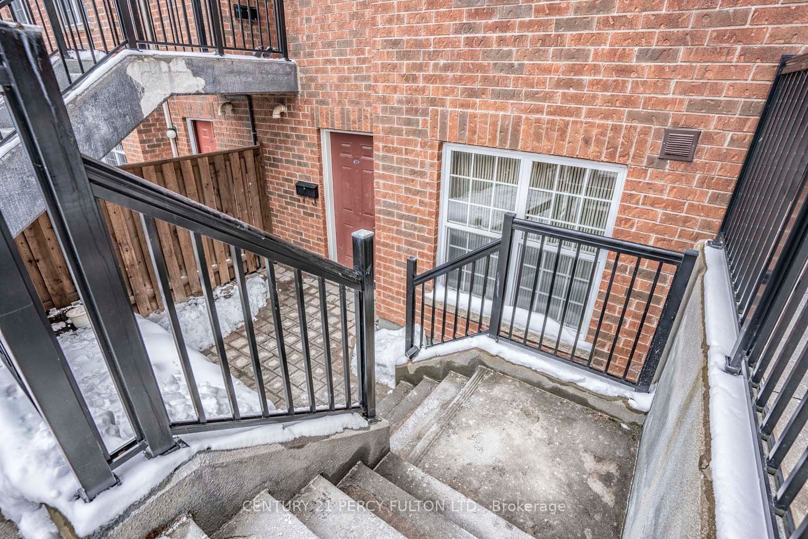 45 Strangford Lane 101, Toronto, ON M1L 0E5 photo 3