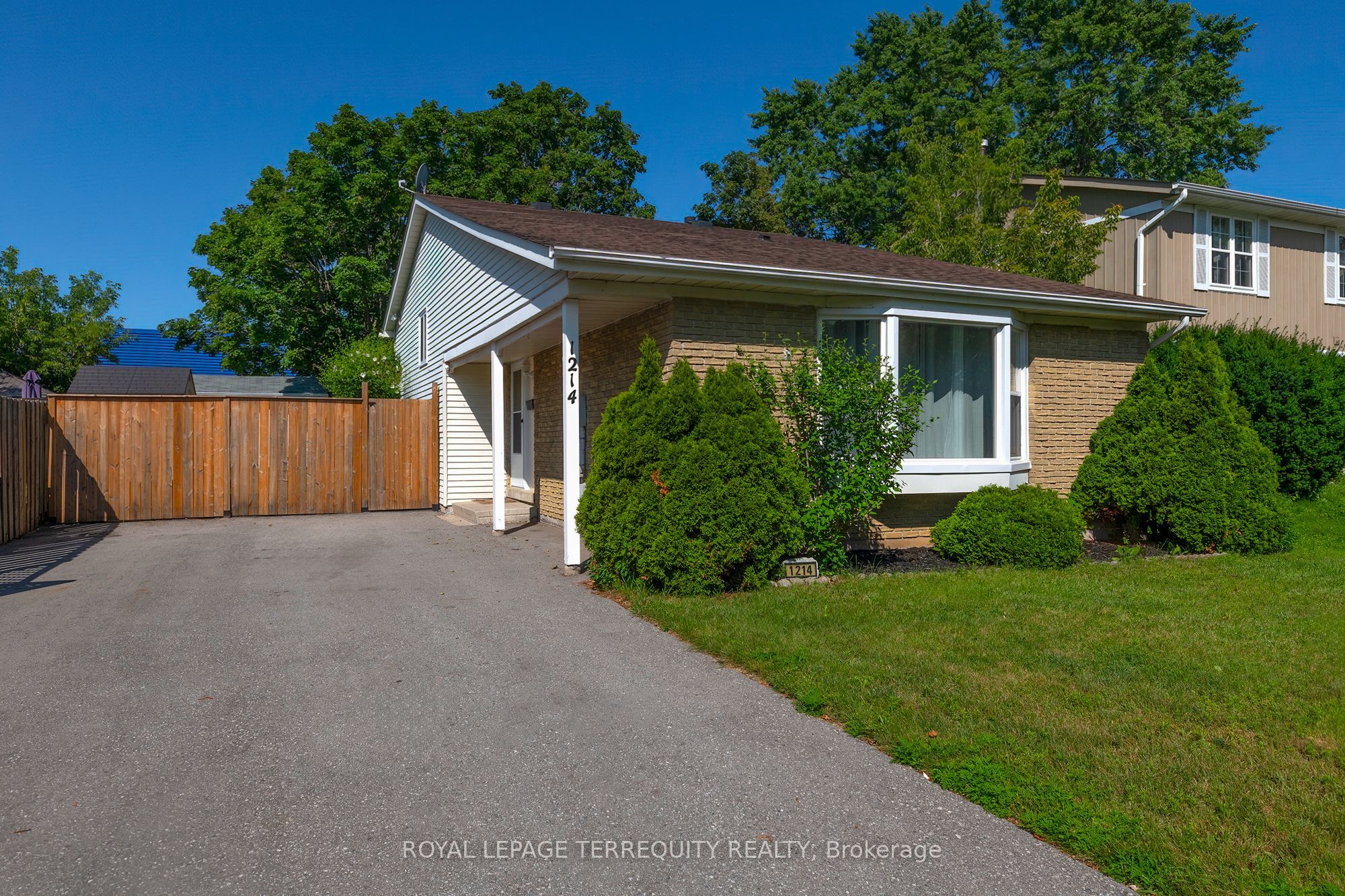 1214 Trowbridge Drive, Oshawa, ON L1G 7H2
