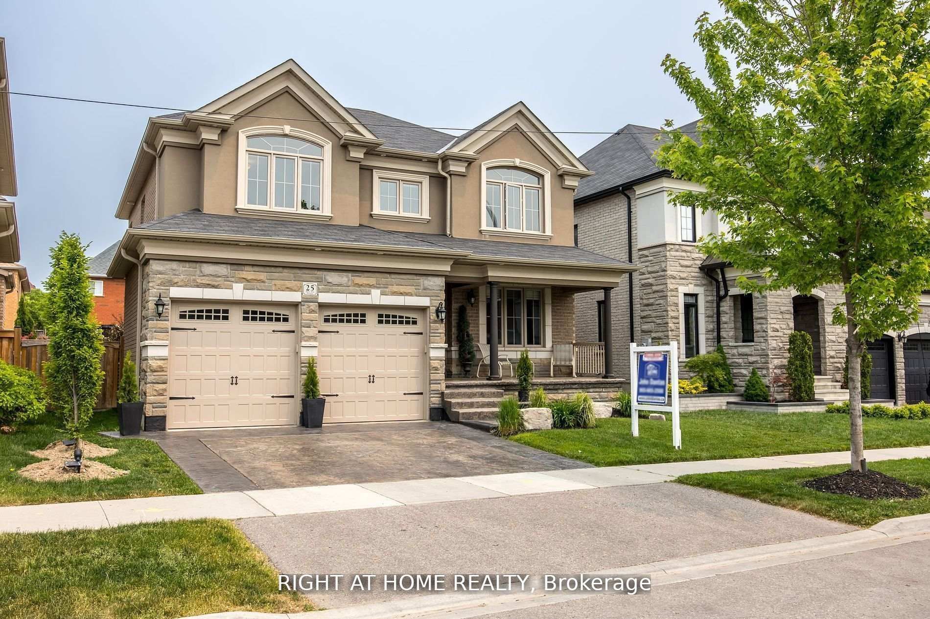 25 CHARTERHOUSE Drive N, Whitby, ON L1R 3R8