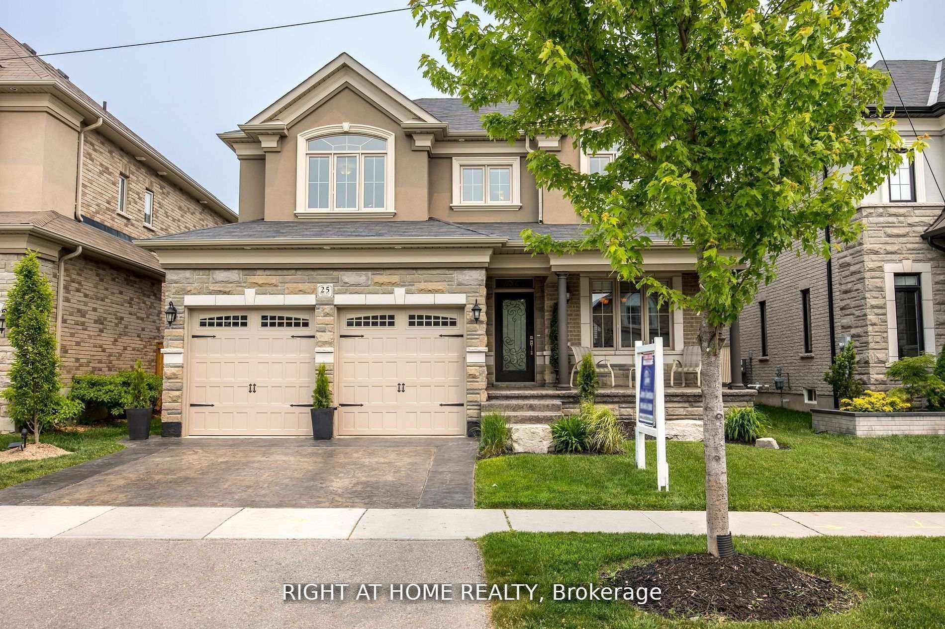 25 CHARTERHOUSE Drive N, Whitby, ON L1R 3R8 photo 2