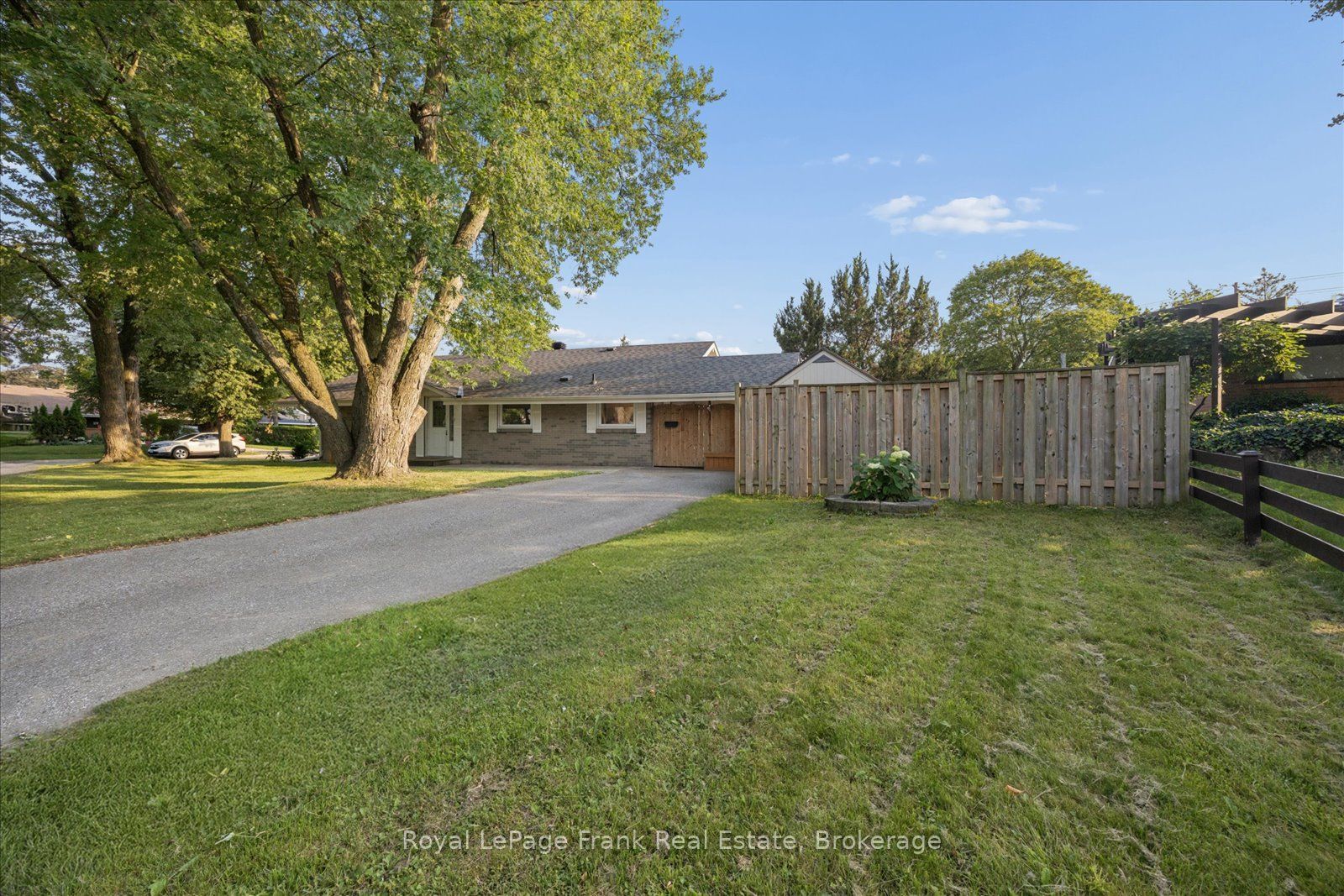 2 Rosswood Crescent, Toronto, ON M1P 3N2 photo 2