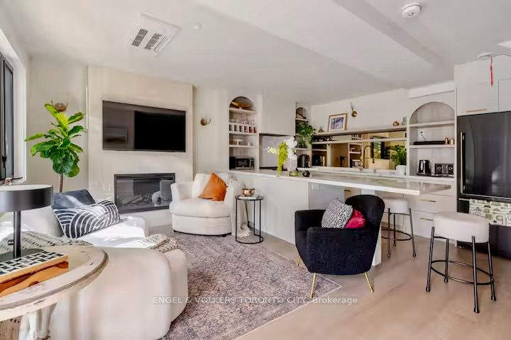 31 Elmer Avenue GARDEN, Toronto, ON M4L 3R6