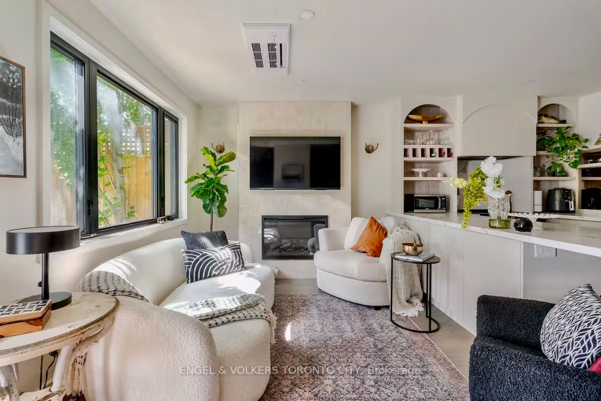 31 Elmer Avenue GARDEN, Toronto, ON M4L 3R6 photo 4