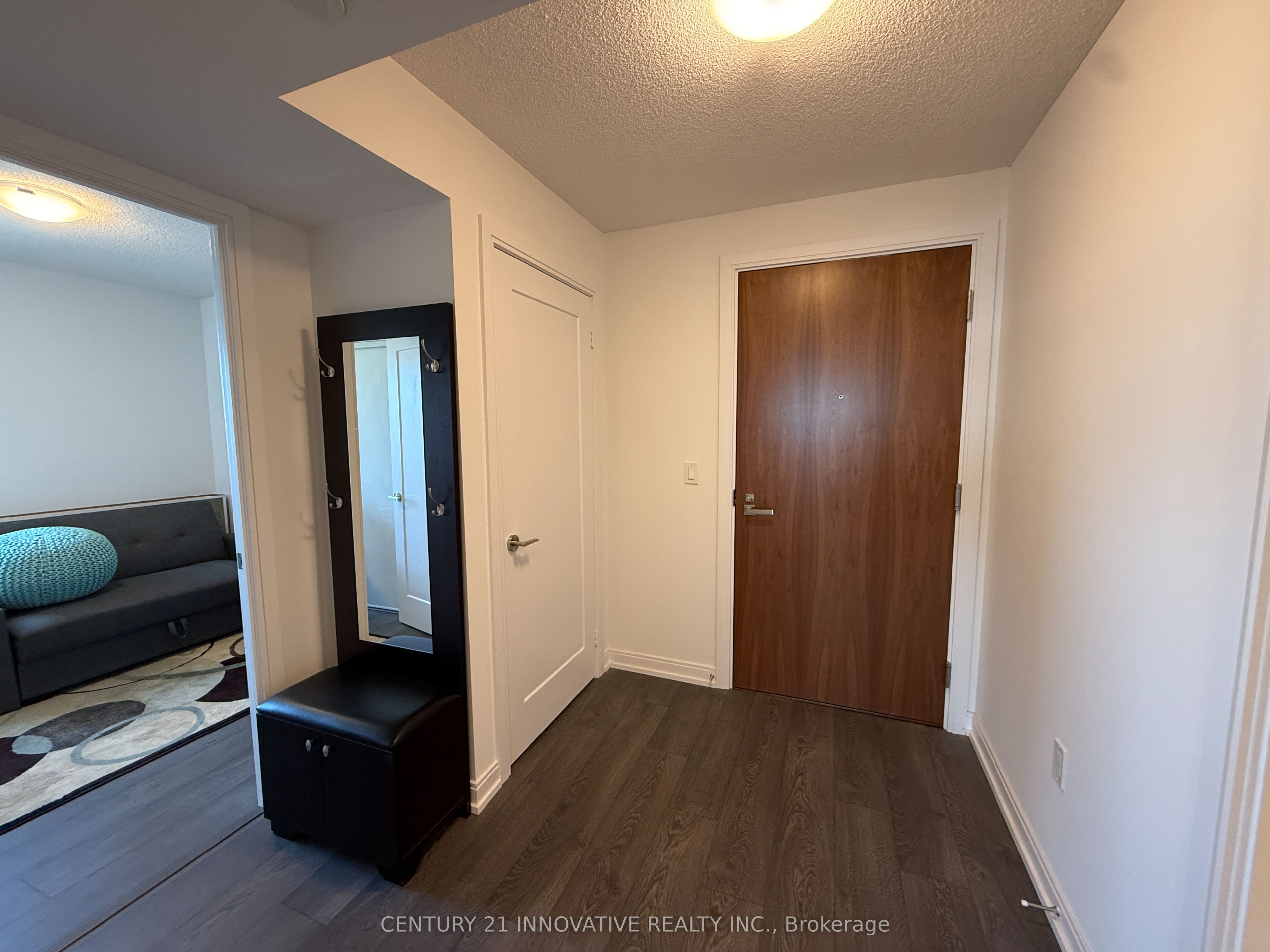 275 Village Green Square 1723, Toronto, ON M1S 0L8