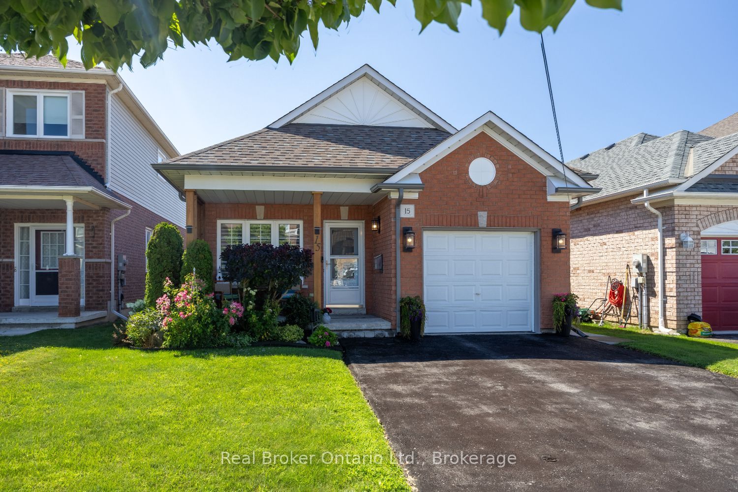 15 Frank Wheeler Avenue, Clarington, ON L1E 3H5 photo 2