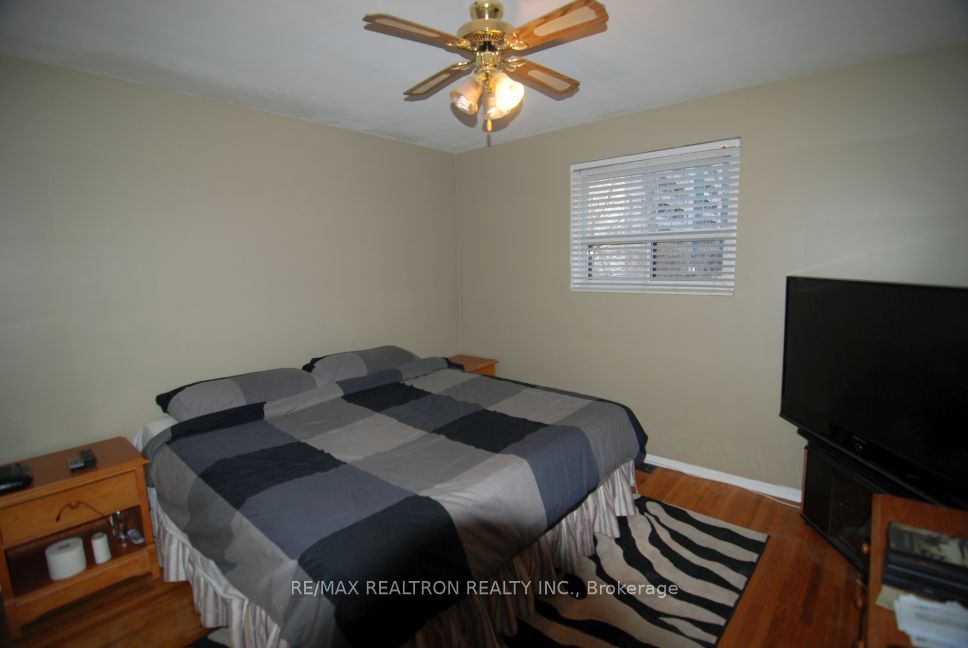 89 Dolly Varden Boulevard Main, Toronto, ON M1H 2K2 photo 5