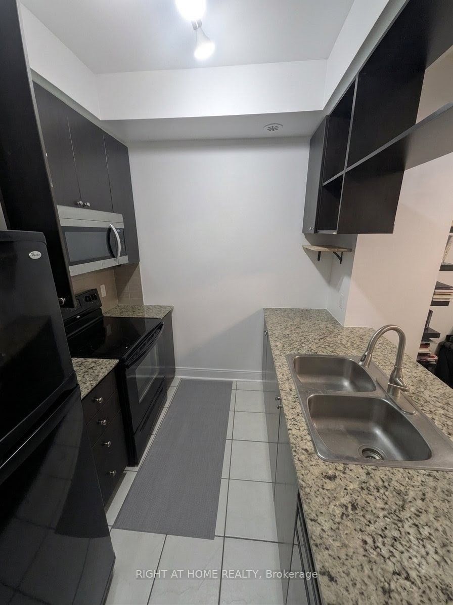 290 Village Green Square TH25, Toronto, ON M1S 0L1 photo 4