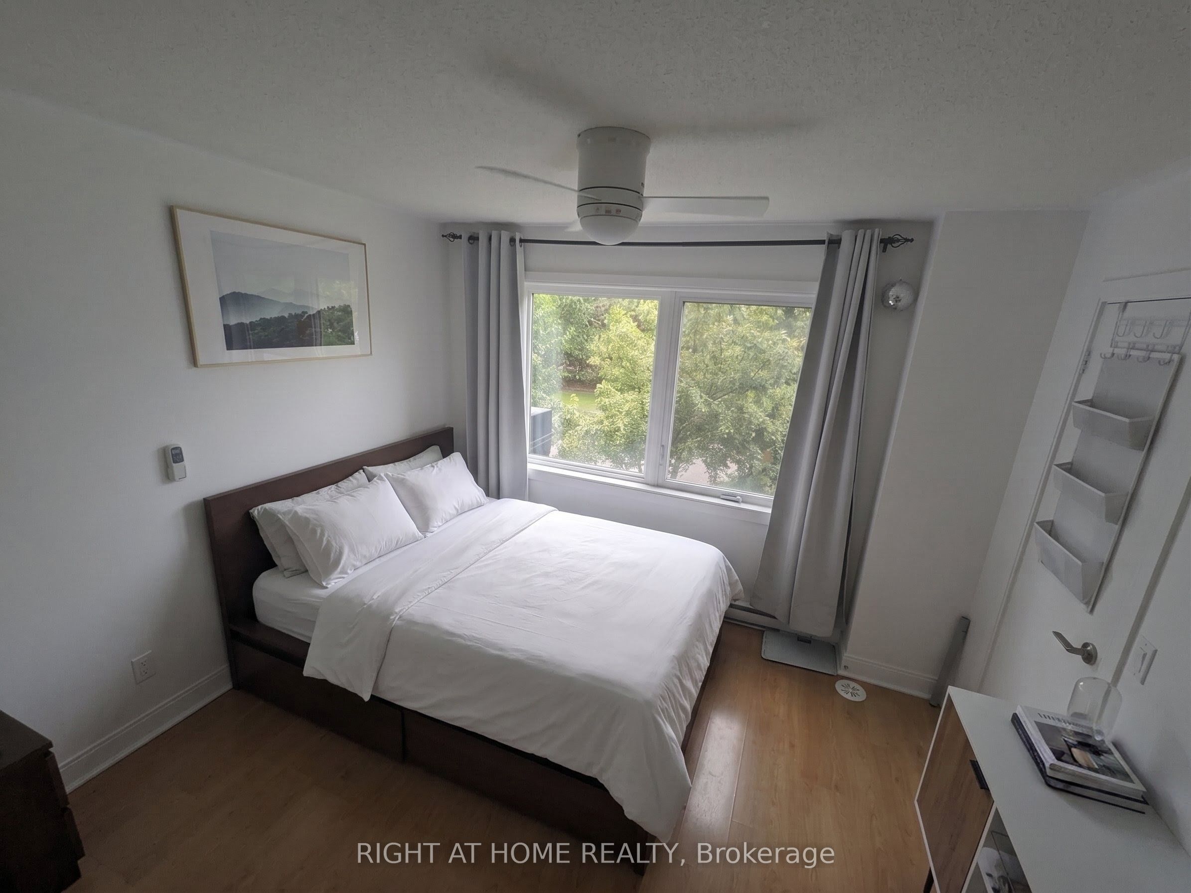 290 Village Green Square TH25, Toronto, ON M1S 0L1 photo 5