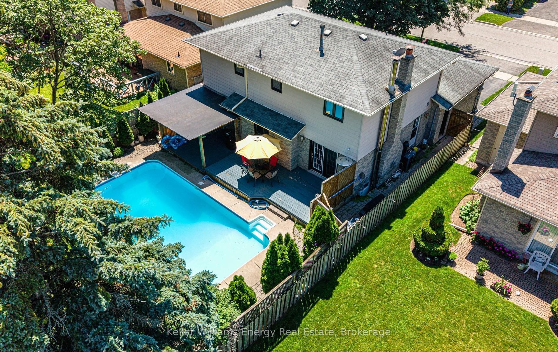 113 Robinson Crescent, Whitby, ON L1N 6W6