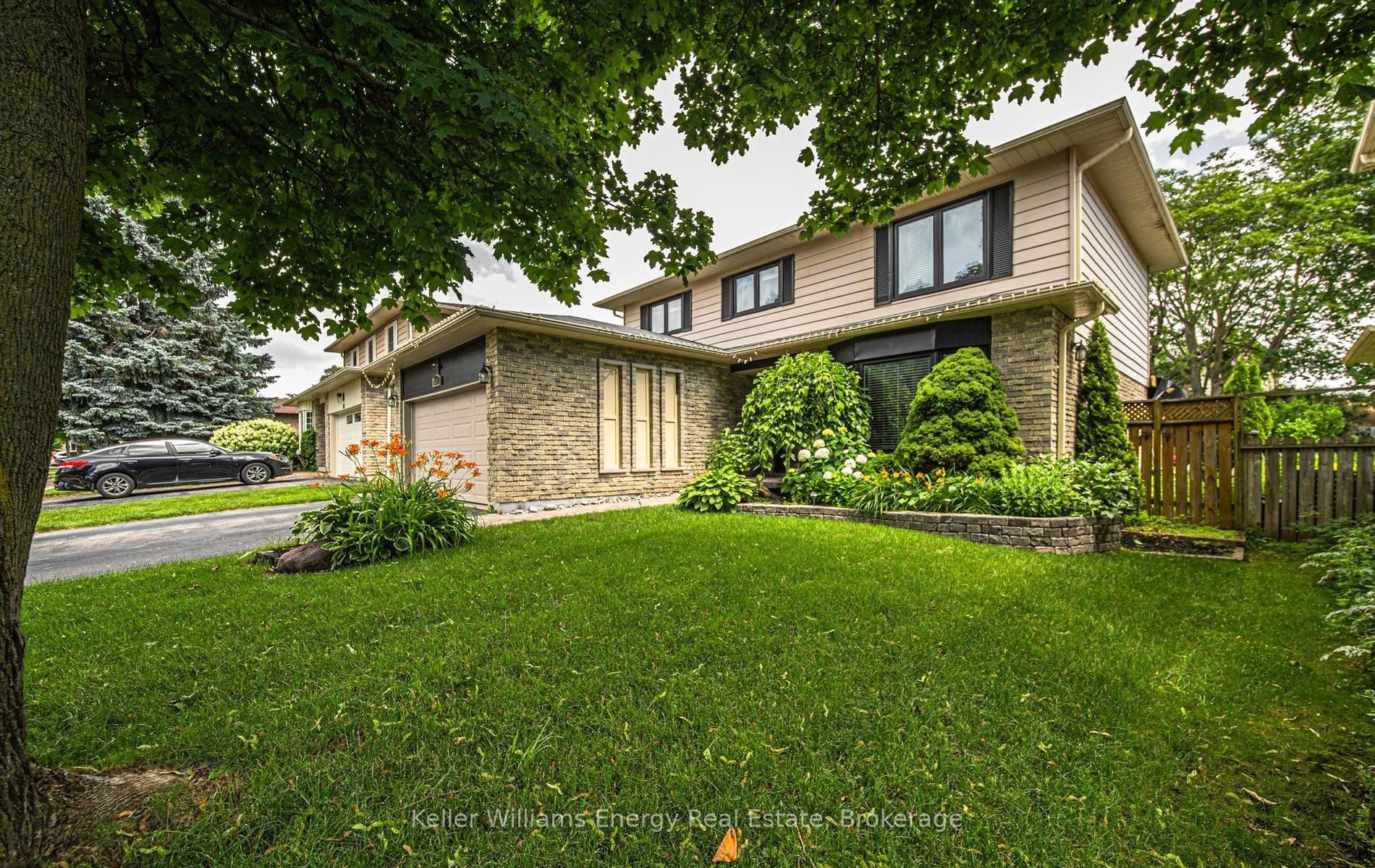113 Robinson Crescent, Whitby, ON L1N 6W6 photo 3