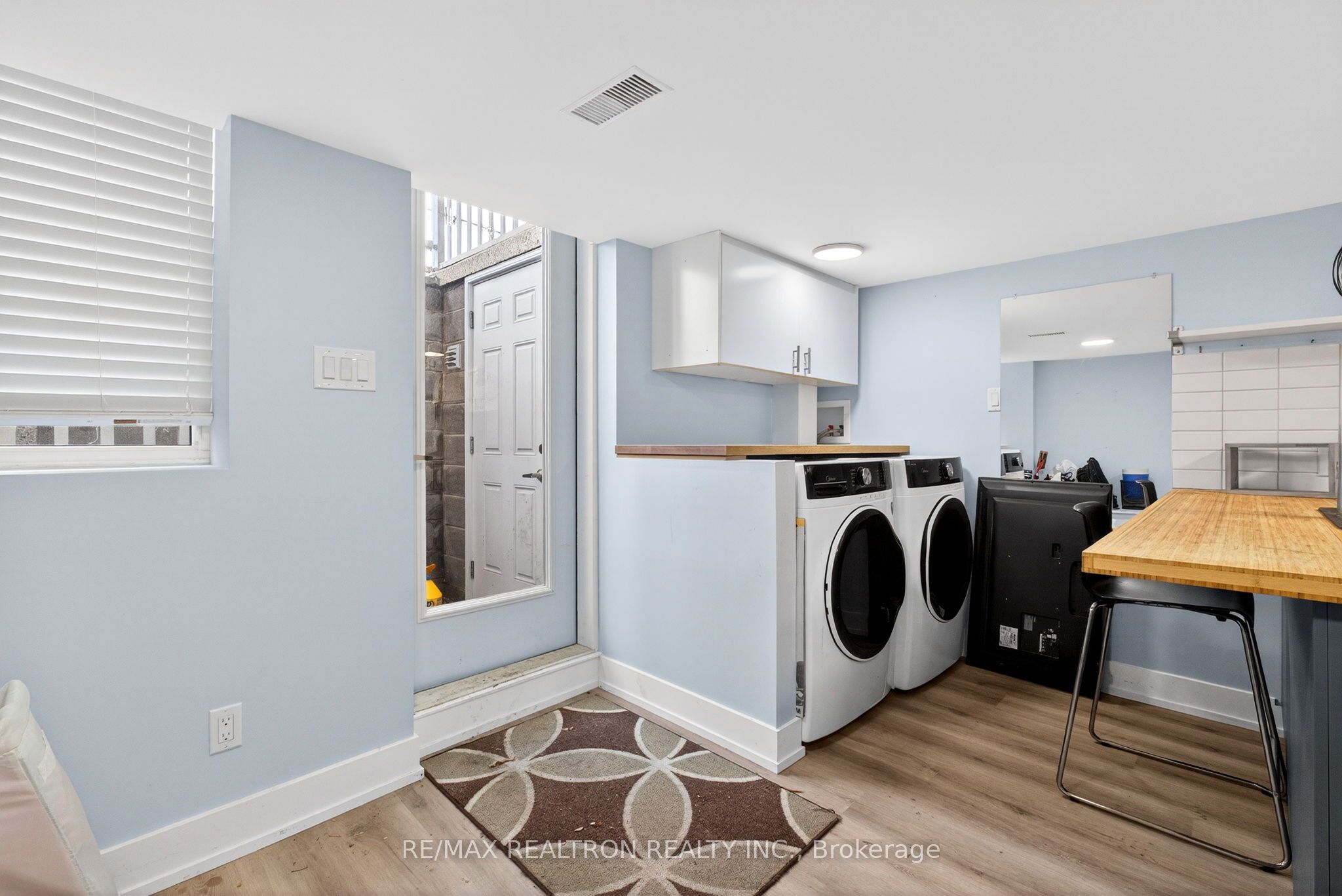 92 Donlands Avenue Bsmt, Toronto, ON M4J 3P1 photo 5