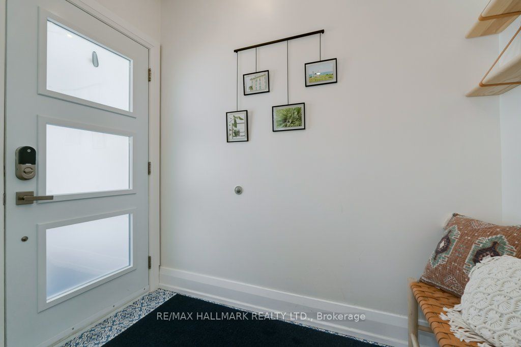 338 Kenilworth Avenue, Toronto, ON M4L 3S8 photo 2