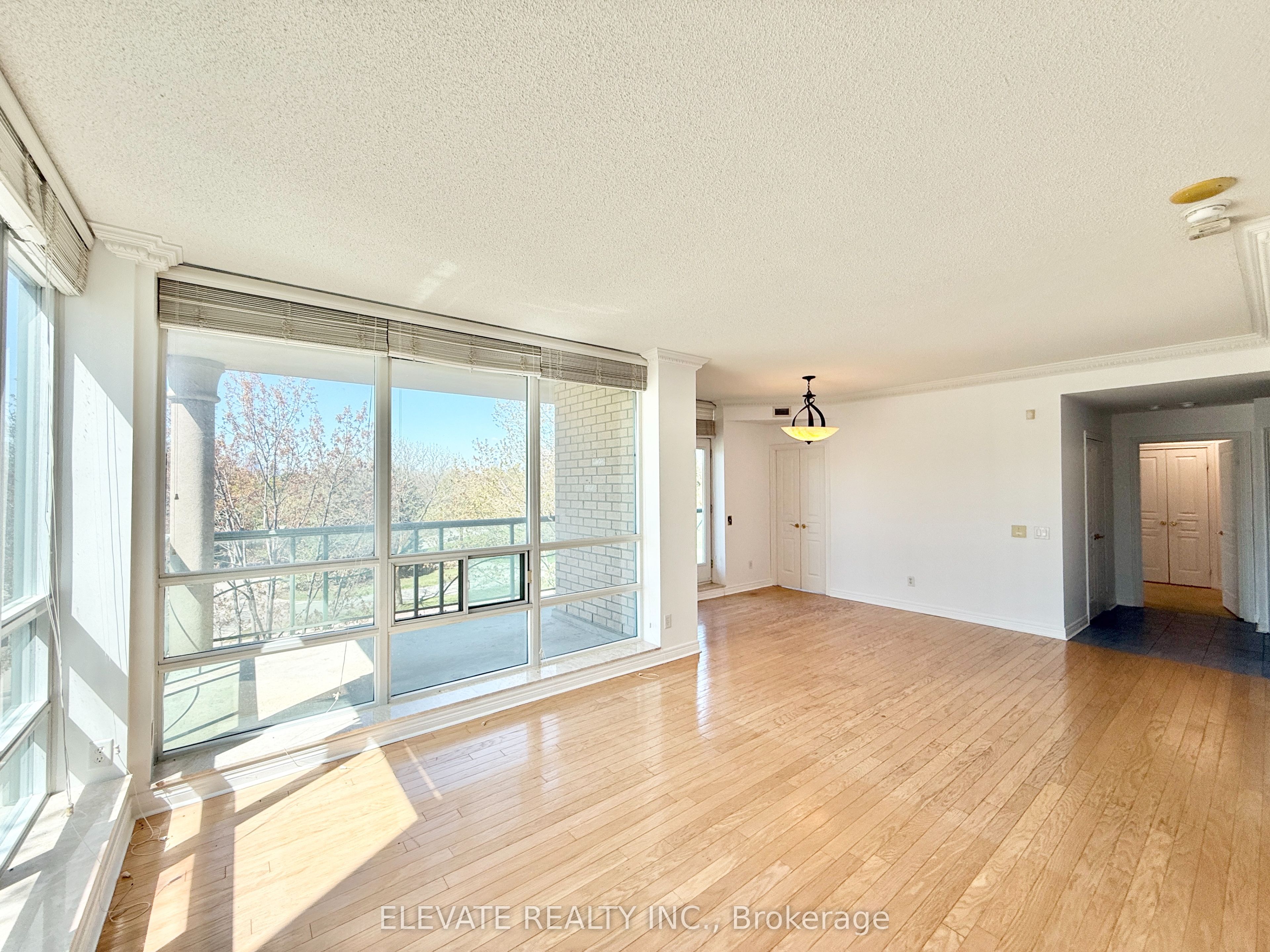 9 Boardwalk Drive 217, Toronto, ON M4L 6T1 photo 2
