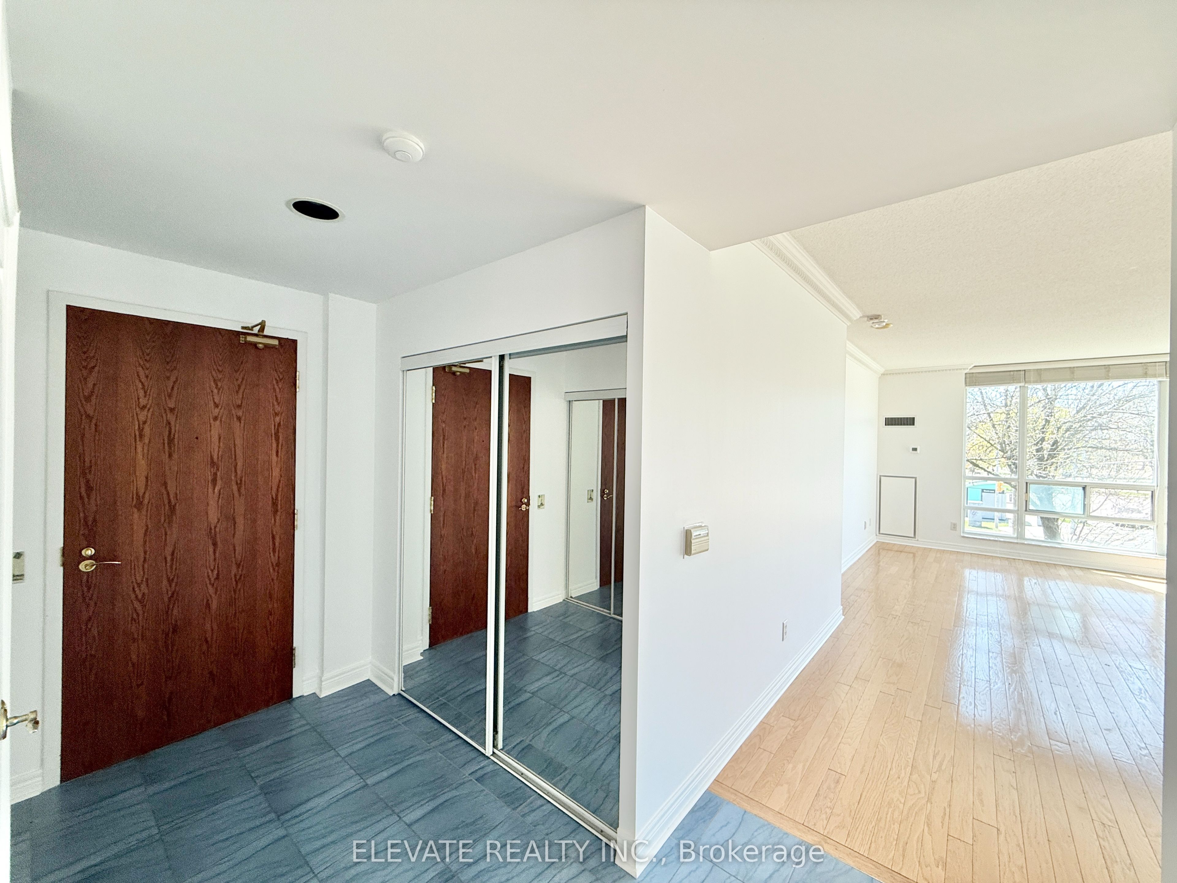 9 Boardwalk Drive 217, Toronto, ON M4L 6T1 photo 5