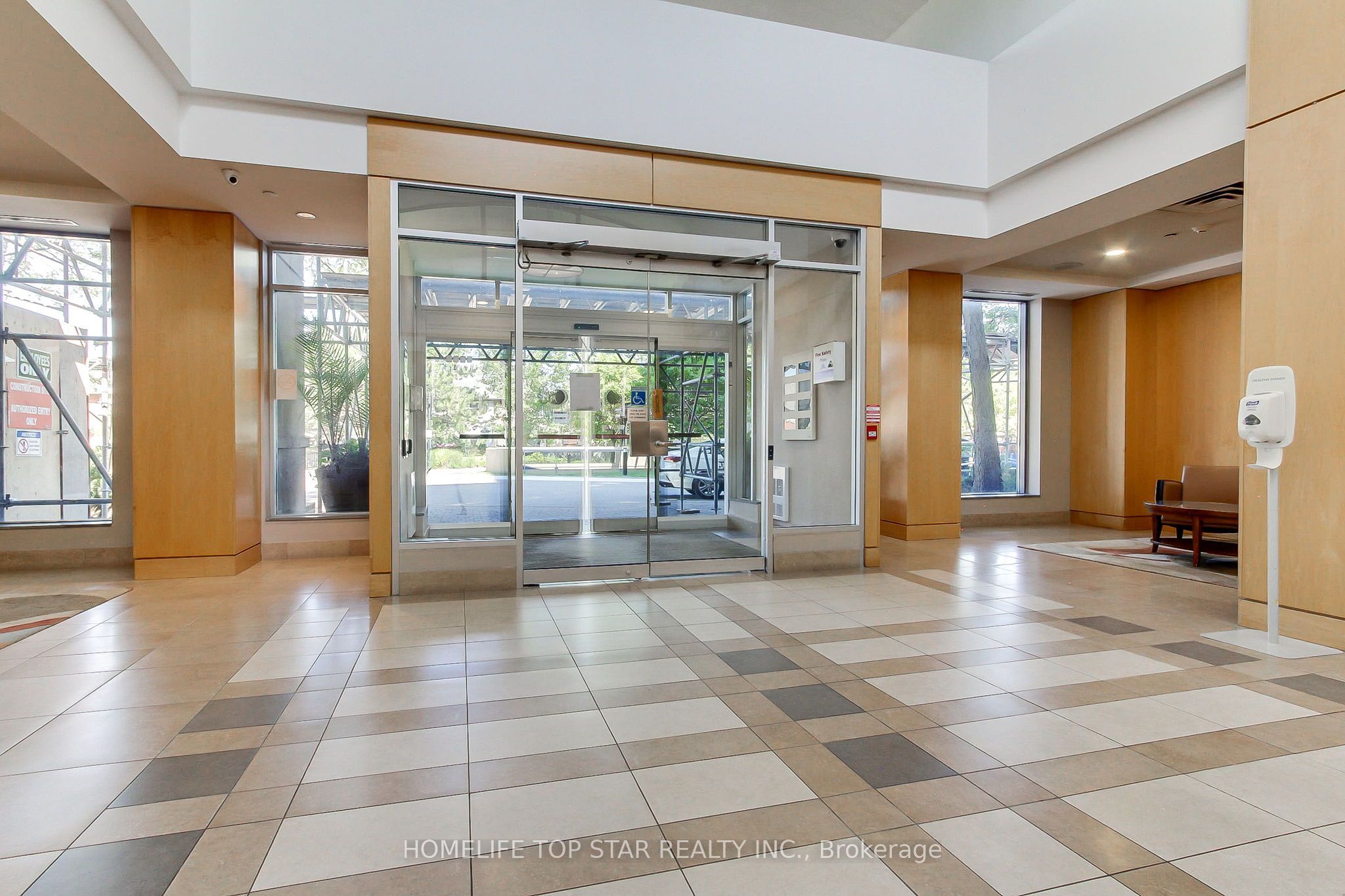 18 Mondeo Drive 1323, Toronto, ON M1P 5C8 photo 3
