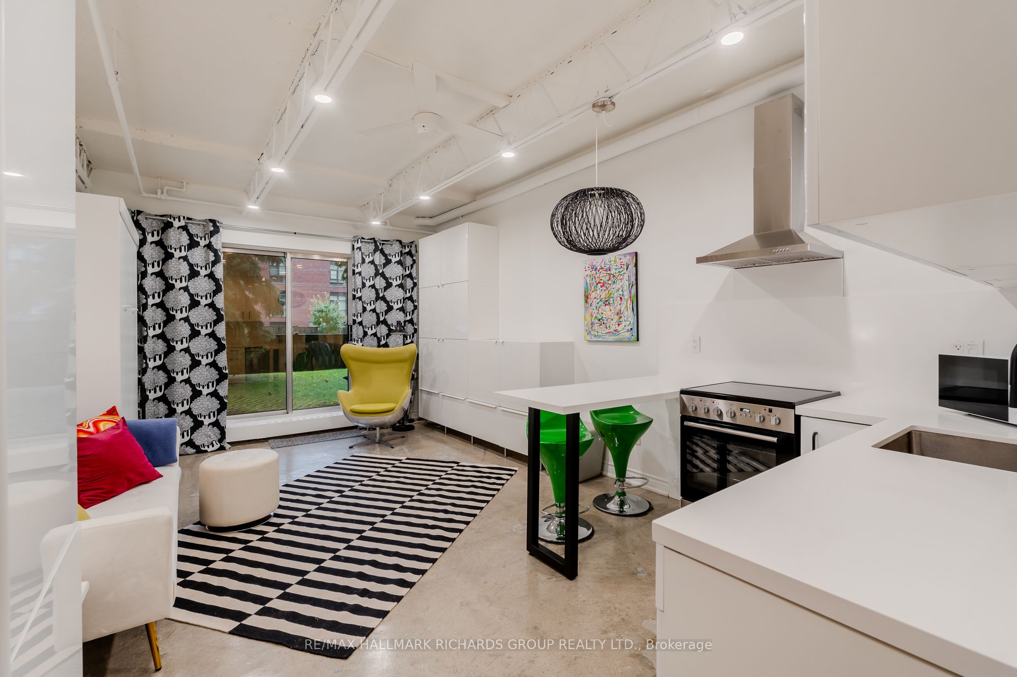 123 Woodbine Avenue 121, Toronto, ON M4L 3V8