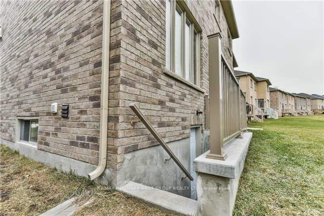 85 Stannardville Drive, Ajax, ON L1T 4M4 photo 3