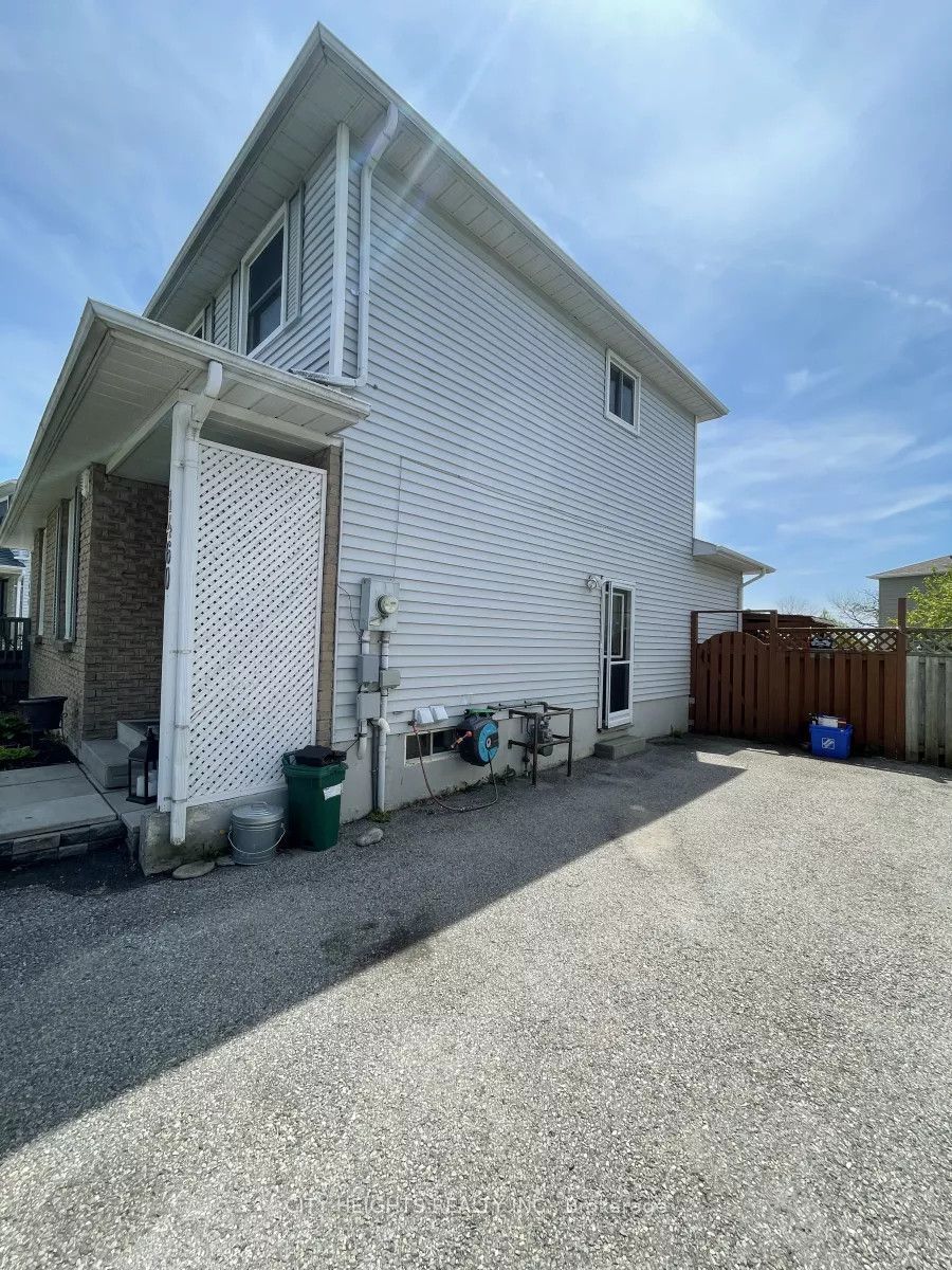 1460 O' Hara Court, Oshawa, ON L1J 8A7 photo 4