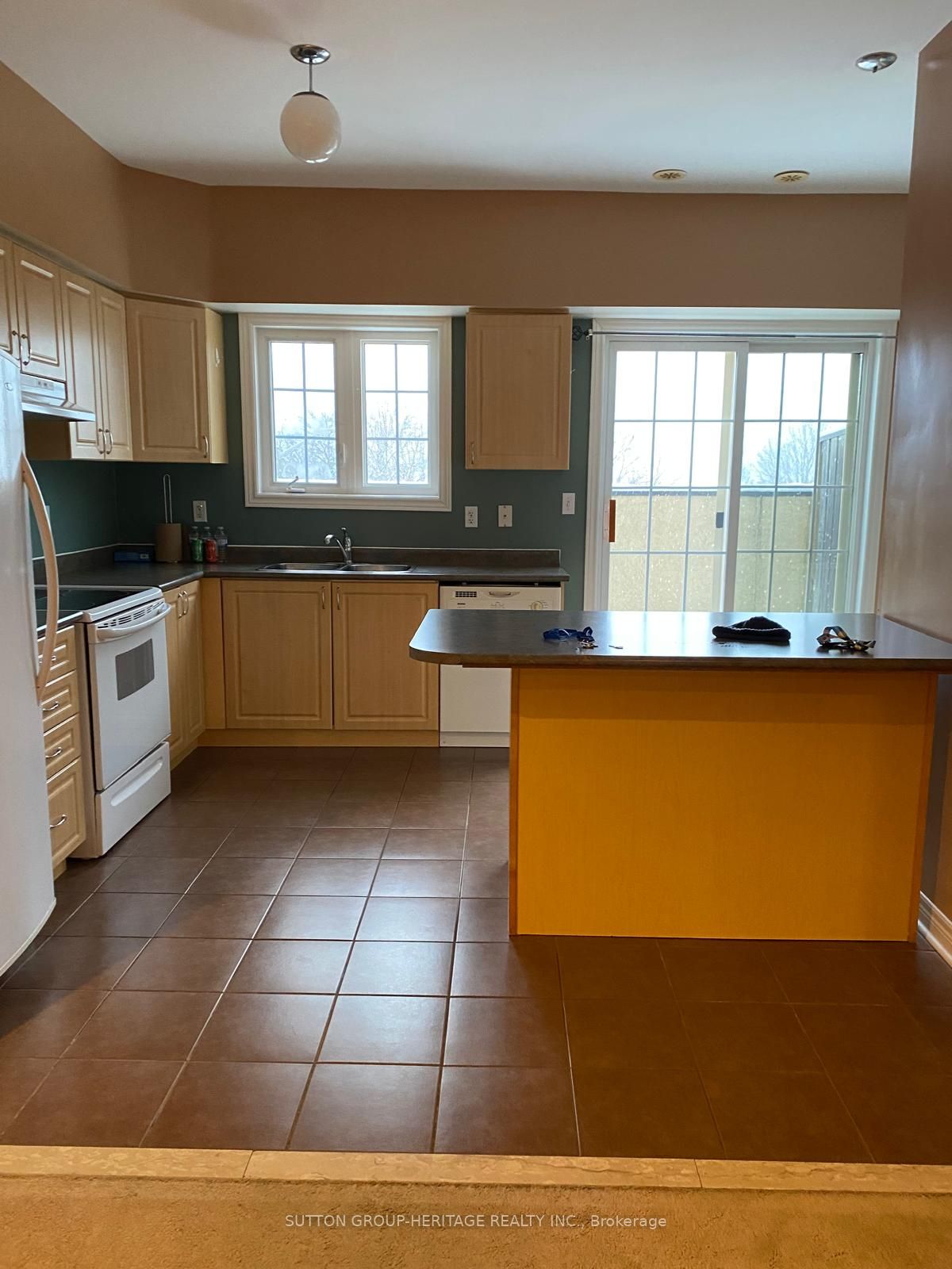 1250 St. Martins Drive W 12, Pickering, ON L1W 0A2 photo 2