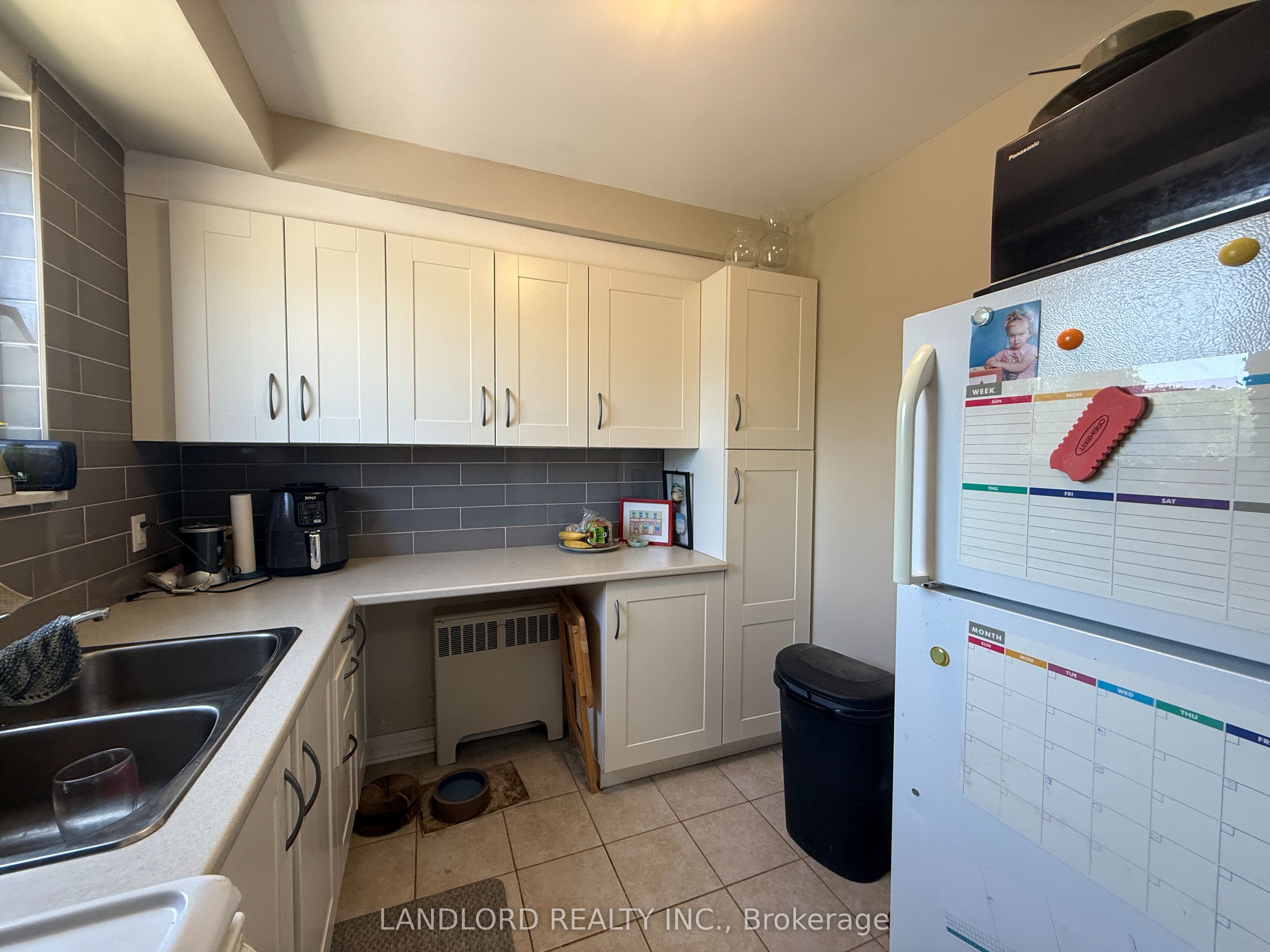36 Wood Glen Road 301, Toronto, ON M1N 2V9 photo 2