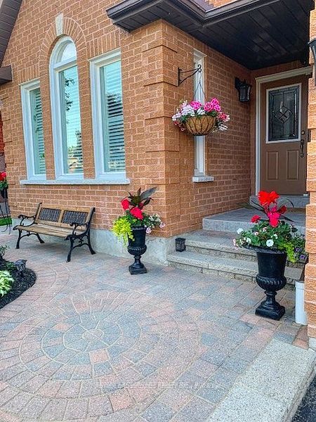 61 Silverbirch Place, Whitby, ON L1R 1X6 photo 2