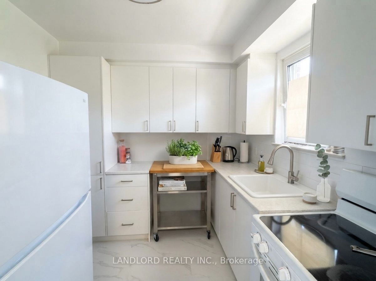 36 Wood Glen Road 302, Toronto, ON M1N 2V9 photo 5