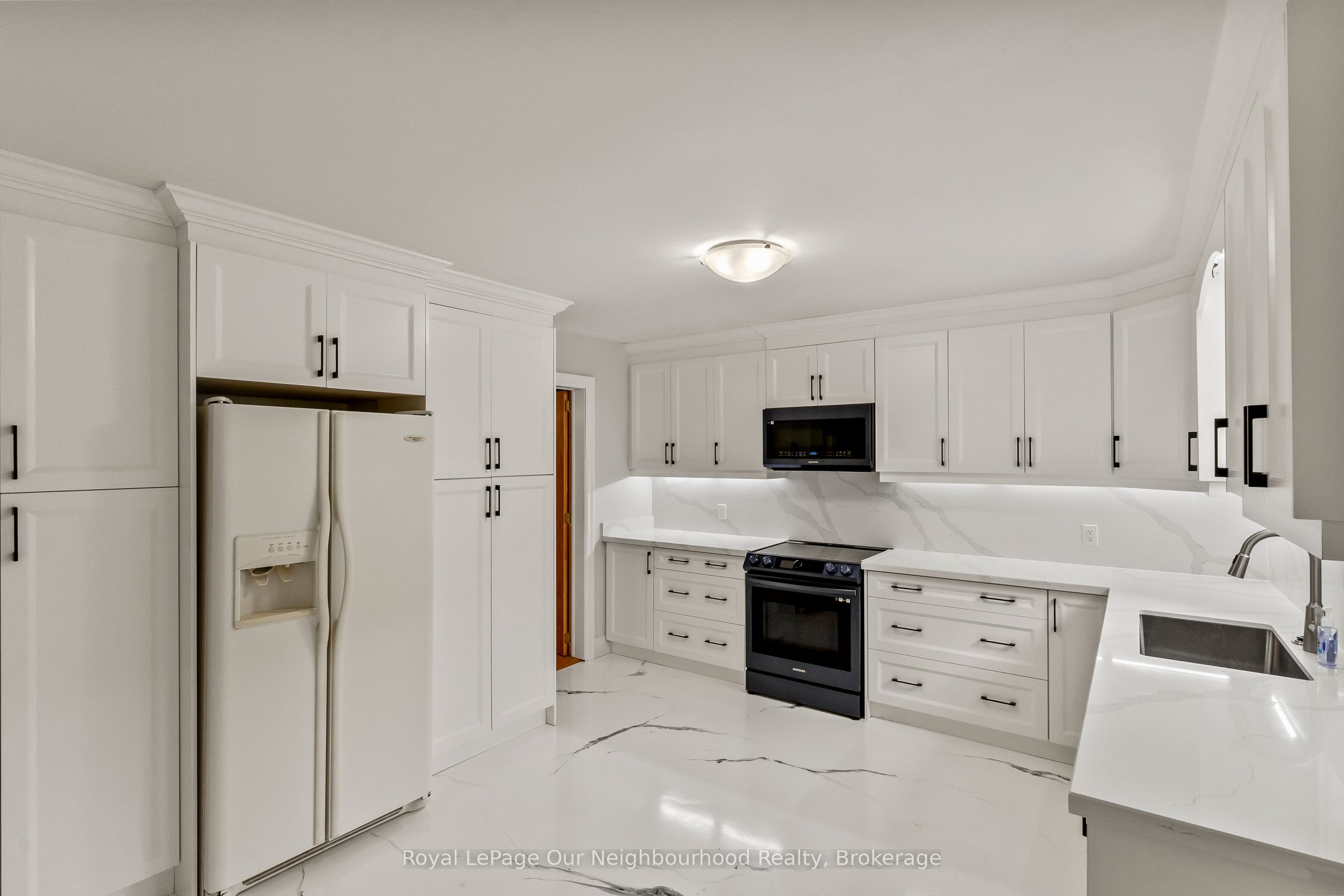 56 Glenabbey Drive, Clarington, ON L1E 2B5 photo 3