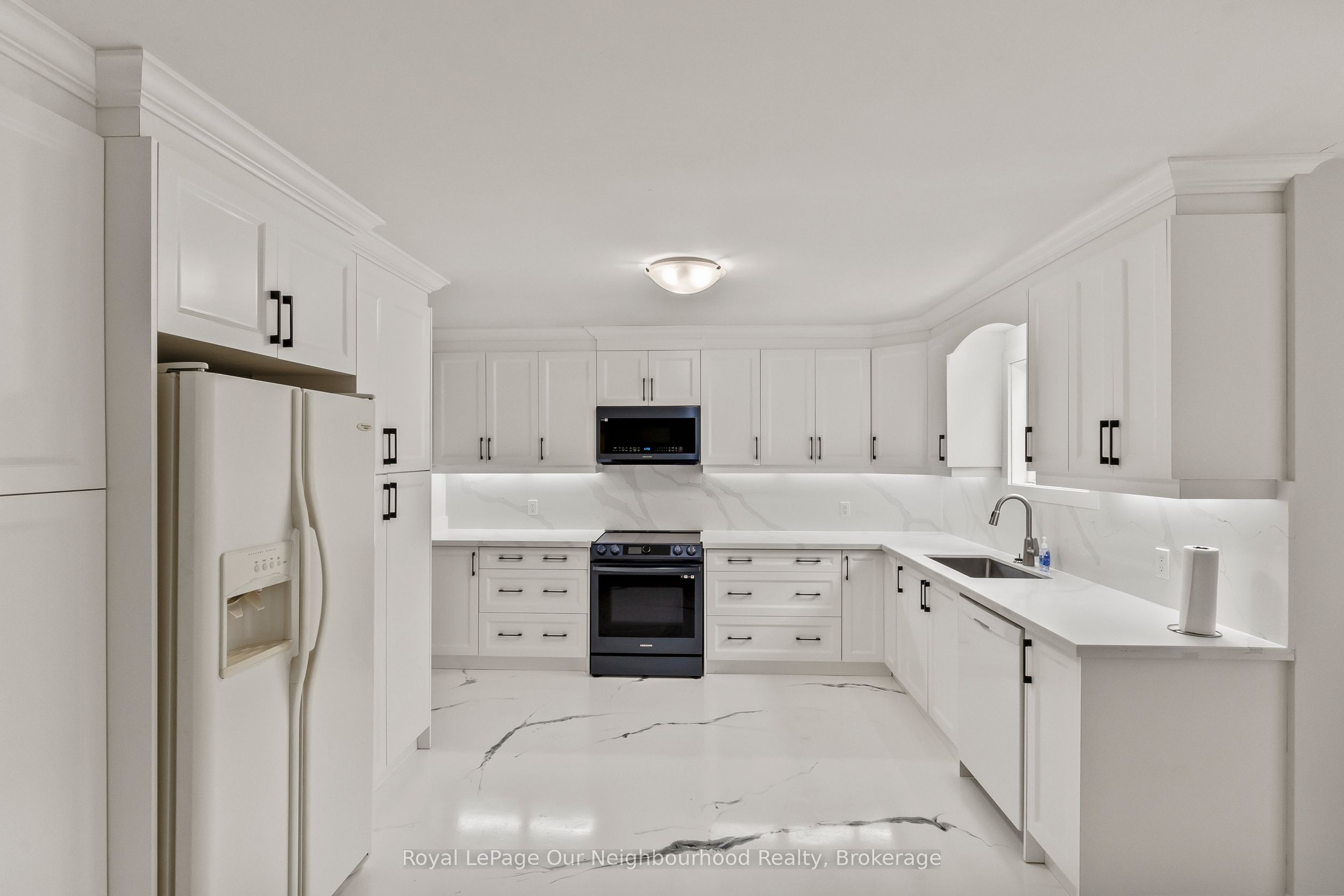 56 Glenabbey Drive, Clarington, ON L1E 2B5 photo 4