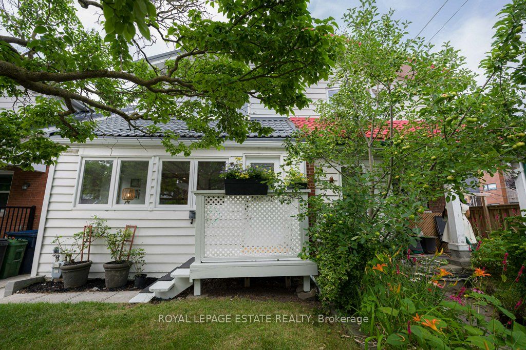 212 Lawlor Avenue, Toronto, ON M4E 3M1 photo 2
