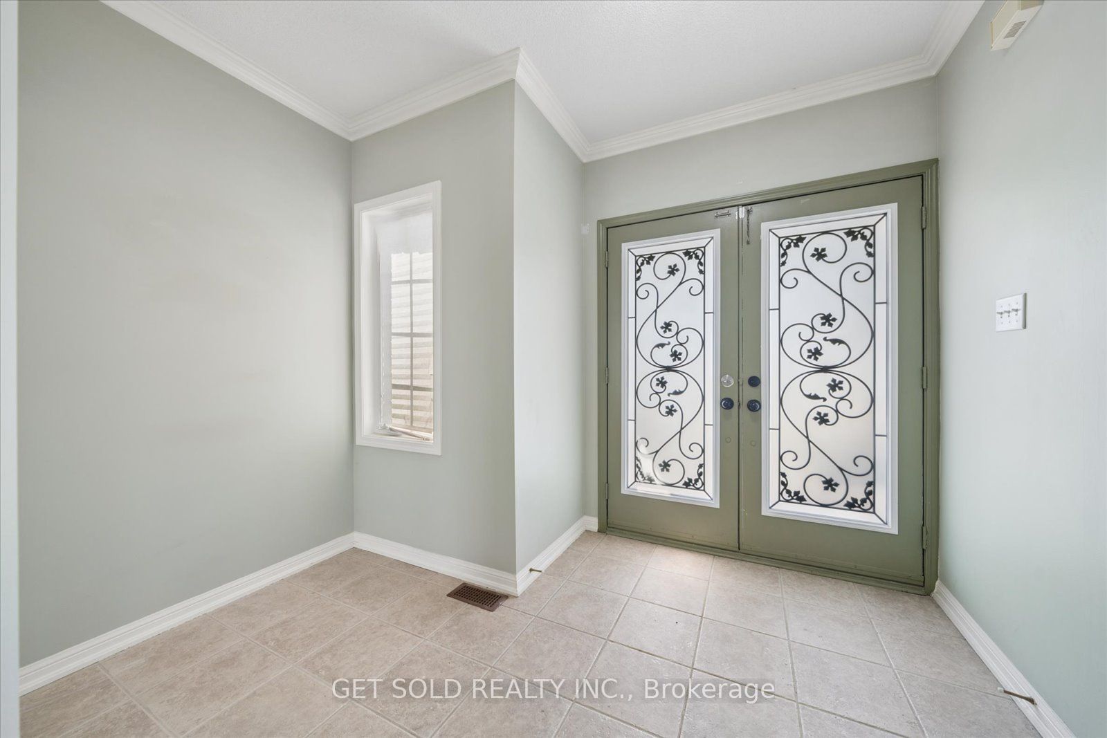 122 Medland Avenue, Whitby, ON L1P 1W7 photo 3