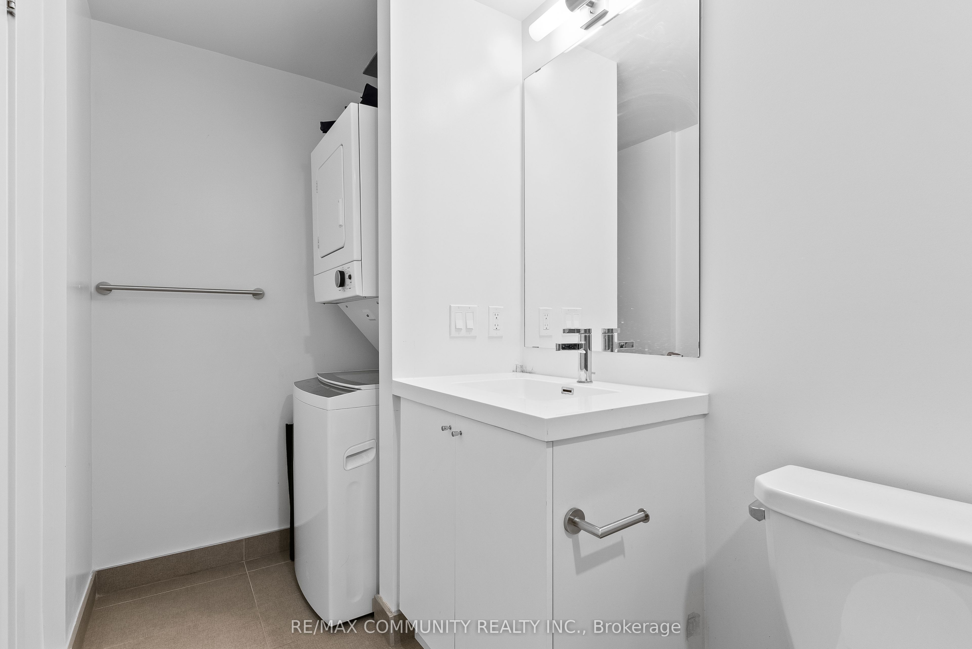 2550 Simcoe Street 419, Oshawa, ON L1L 0R5 photo 4