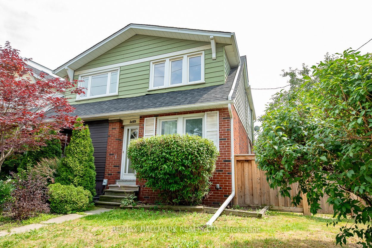 2159 Gerrard Street E Upper, Toronto, ON M4E 2C4