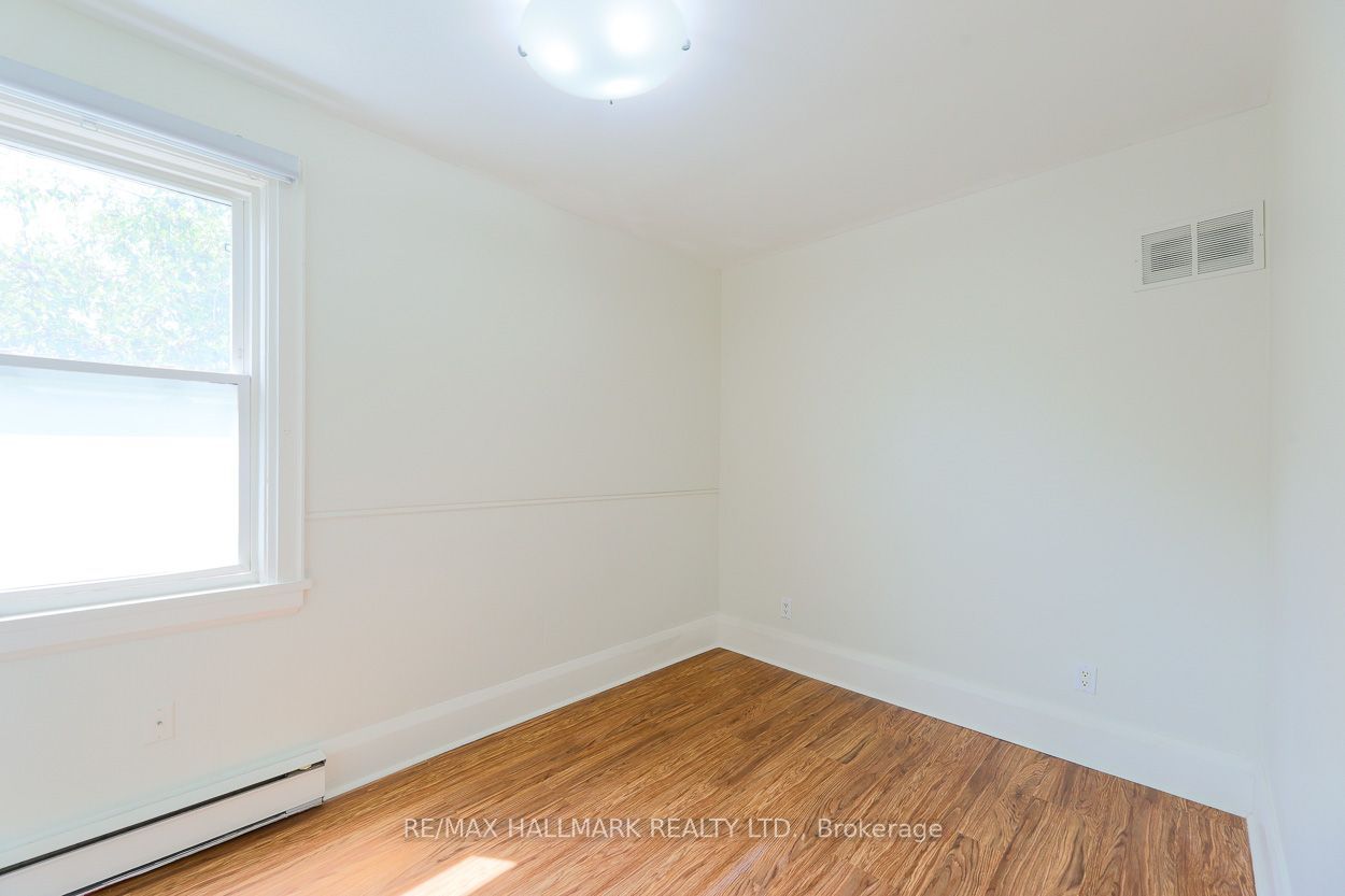 2159 Gerrard Street E Upper, Toronto, ON M4E 2C4 photo 5
