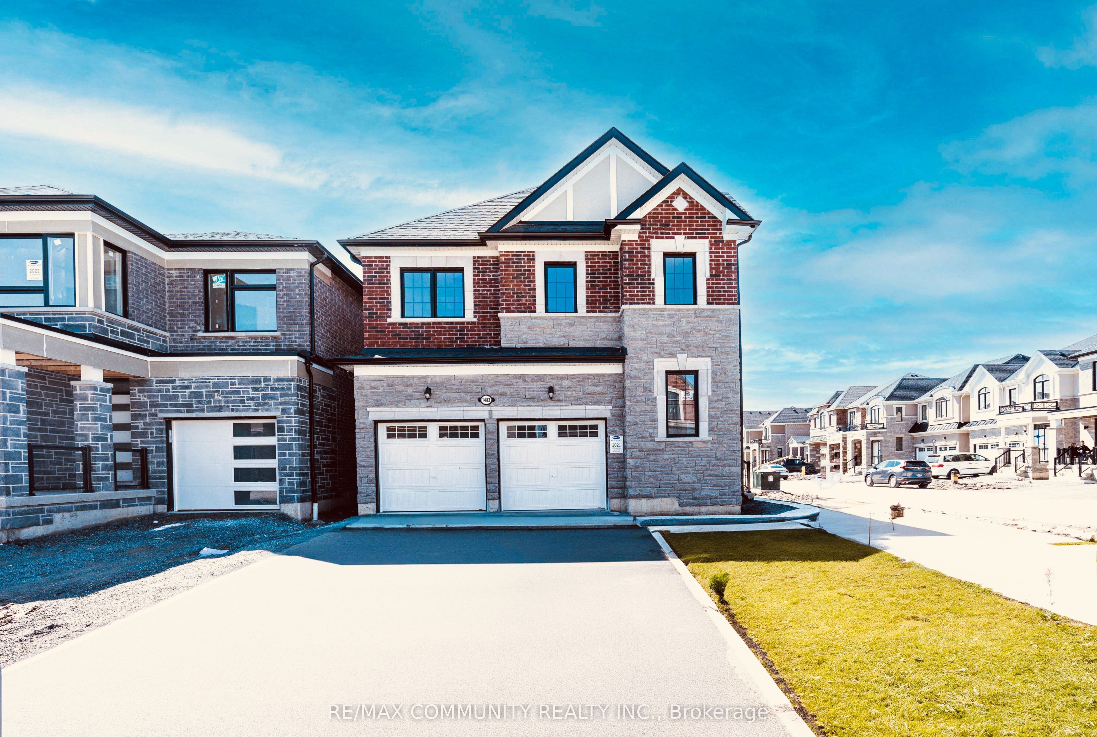 1483 Mockingbird Square, Pickering, ON L1X 0N8