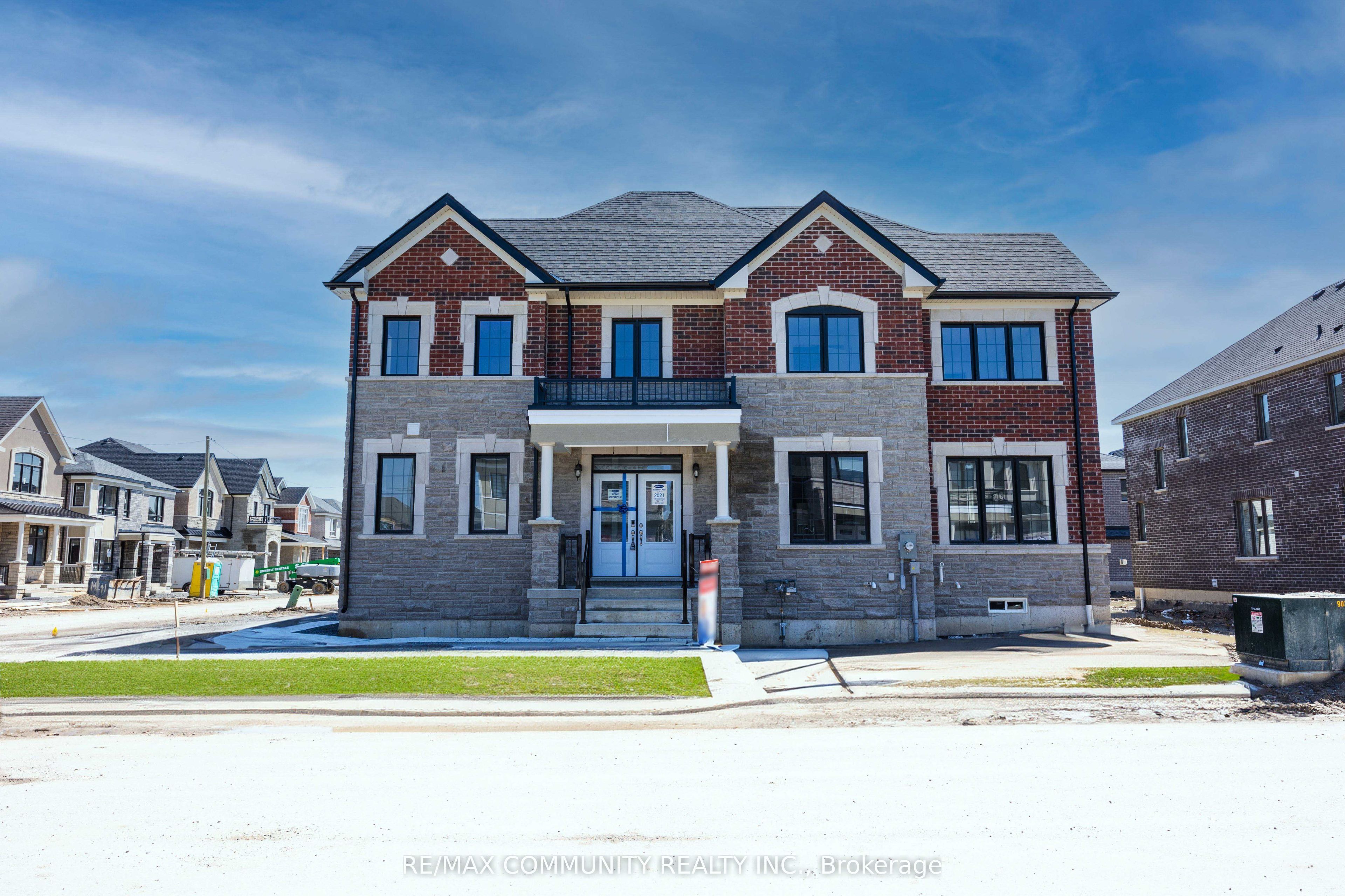 1483 Mockingbird Square, Pickering, ON L1X 0N8 photo 2