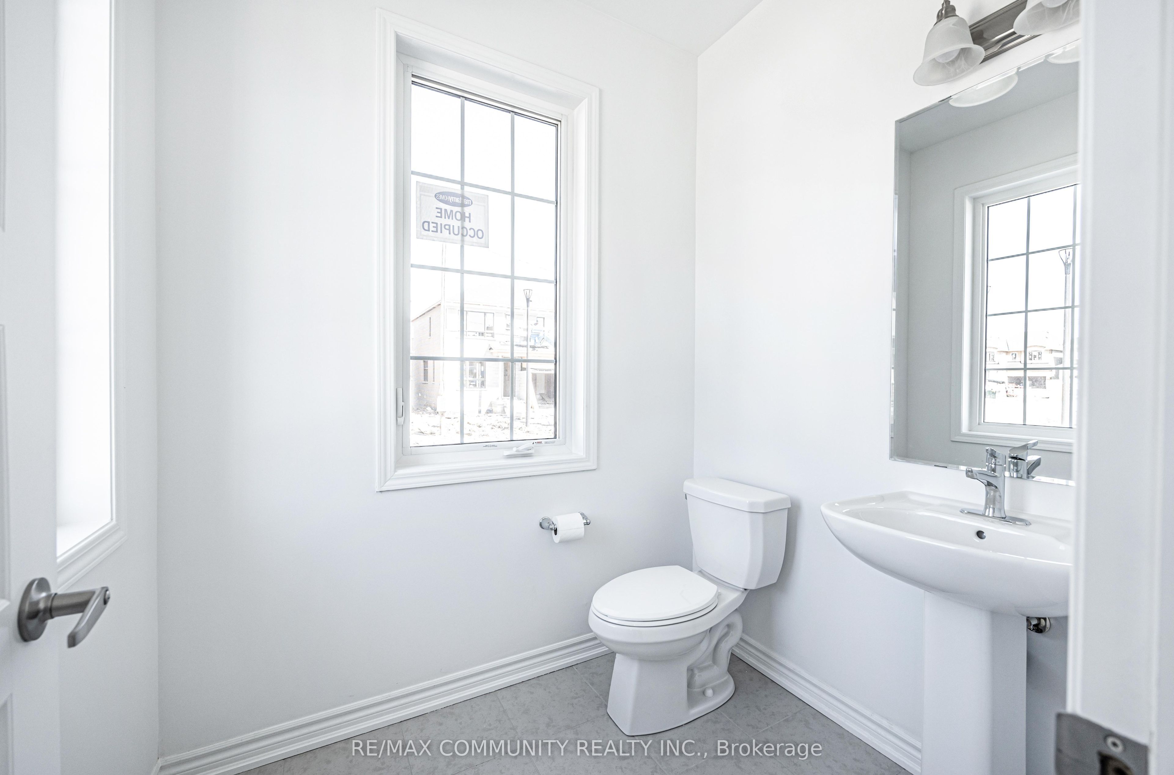 1483 Mockingbird Square, Pickering, ON L1X 0N8 photo 4