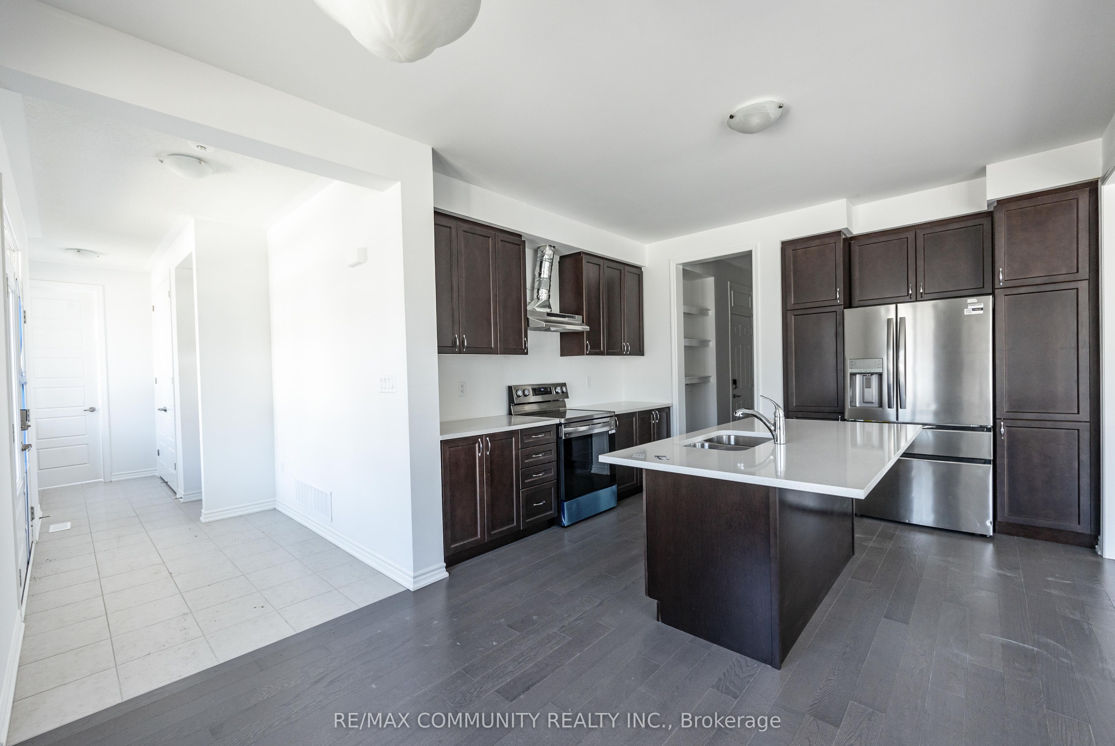1483 Mockingbird Square, Pickering, ON L1X 0N8 photo 5