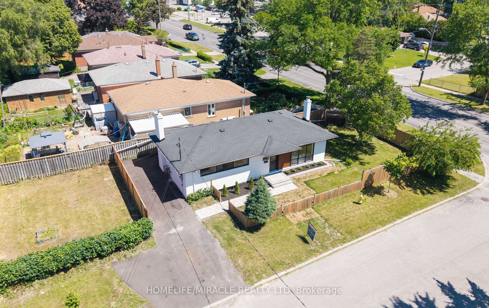 22 Arnprior Road, Toronto, ON M1K 5A6 photo 2