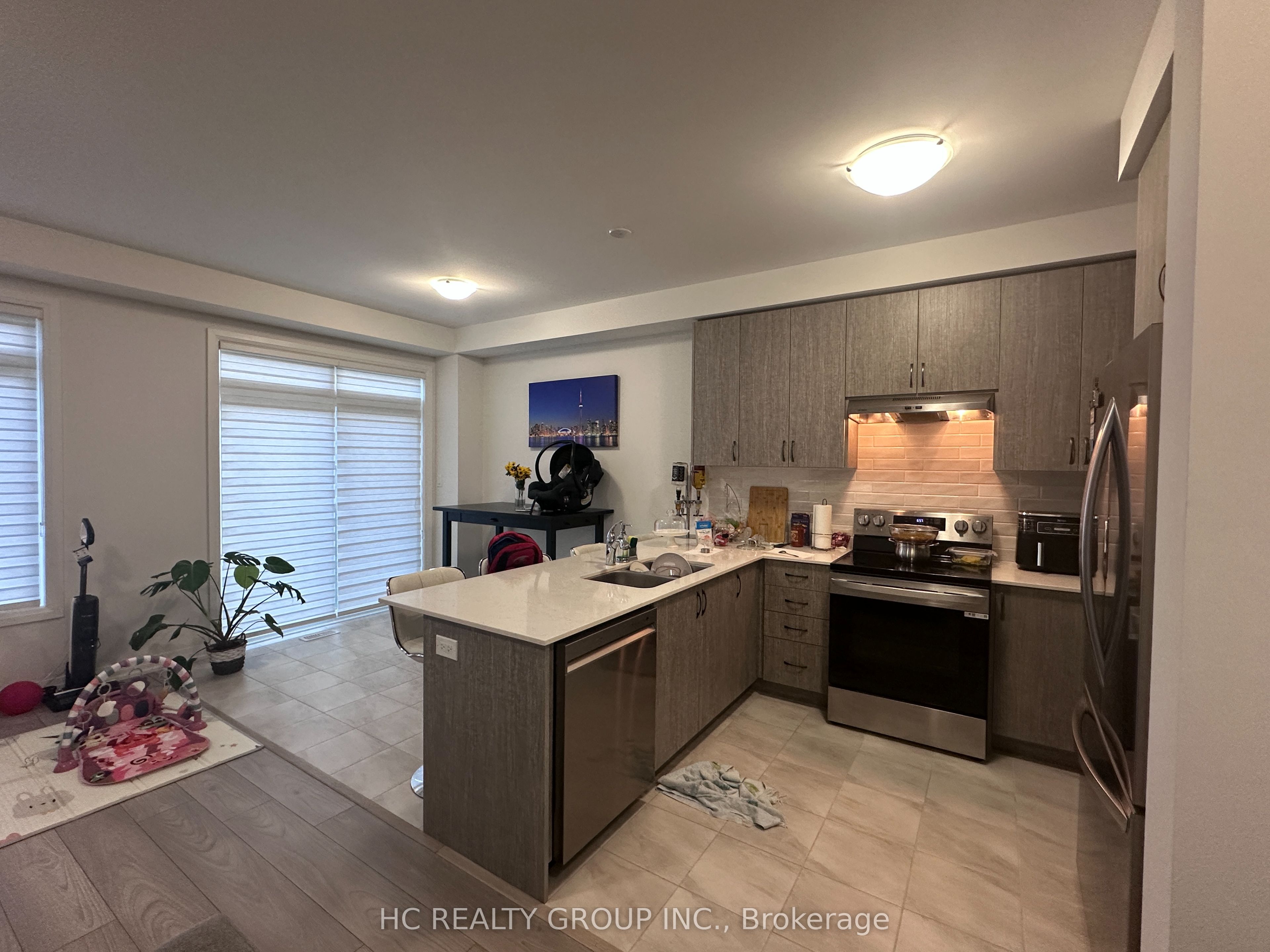 1018 Valhalla Terrace, Pickering, ON L1X 0P8 photo 4
