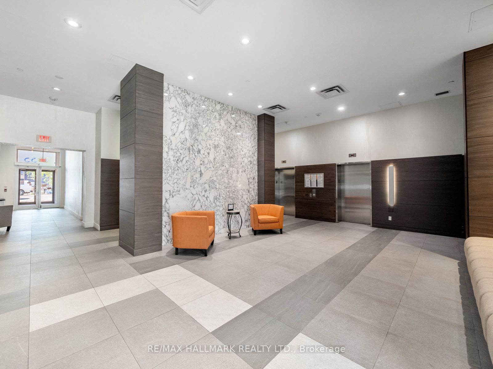2055 Danforth Avenue 414, Toronto, ON M4C 1J8 photo 2