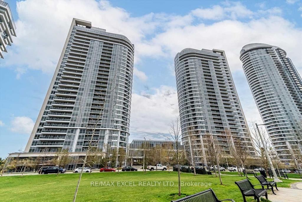 151 Village Green Square 1806, Toronto, ON M1S 0K5