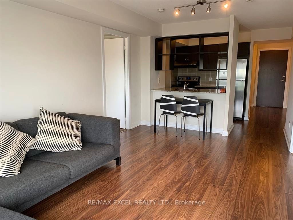151 Village Green Square 1806, Toronto, ON M1S 0K5 photo 3