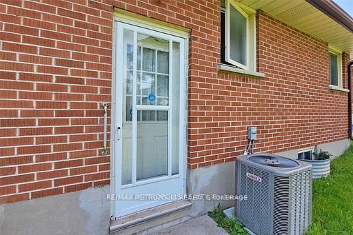 595 Gibbons Street Bsmt, Oshawa, ON L1J 4Z7 photo 3