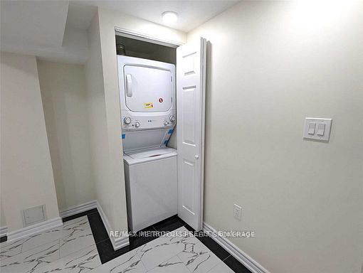 595 Gibbons Street Bsmt, Oshawa, ON L1J 4Z7 photo 5