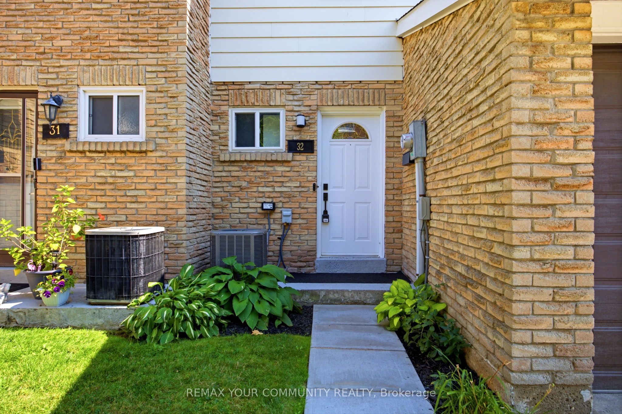 80 Dundalk Drive 32, Toronto, ON L6S 3J5 photo 3