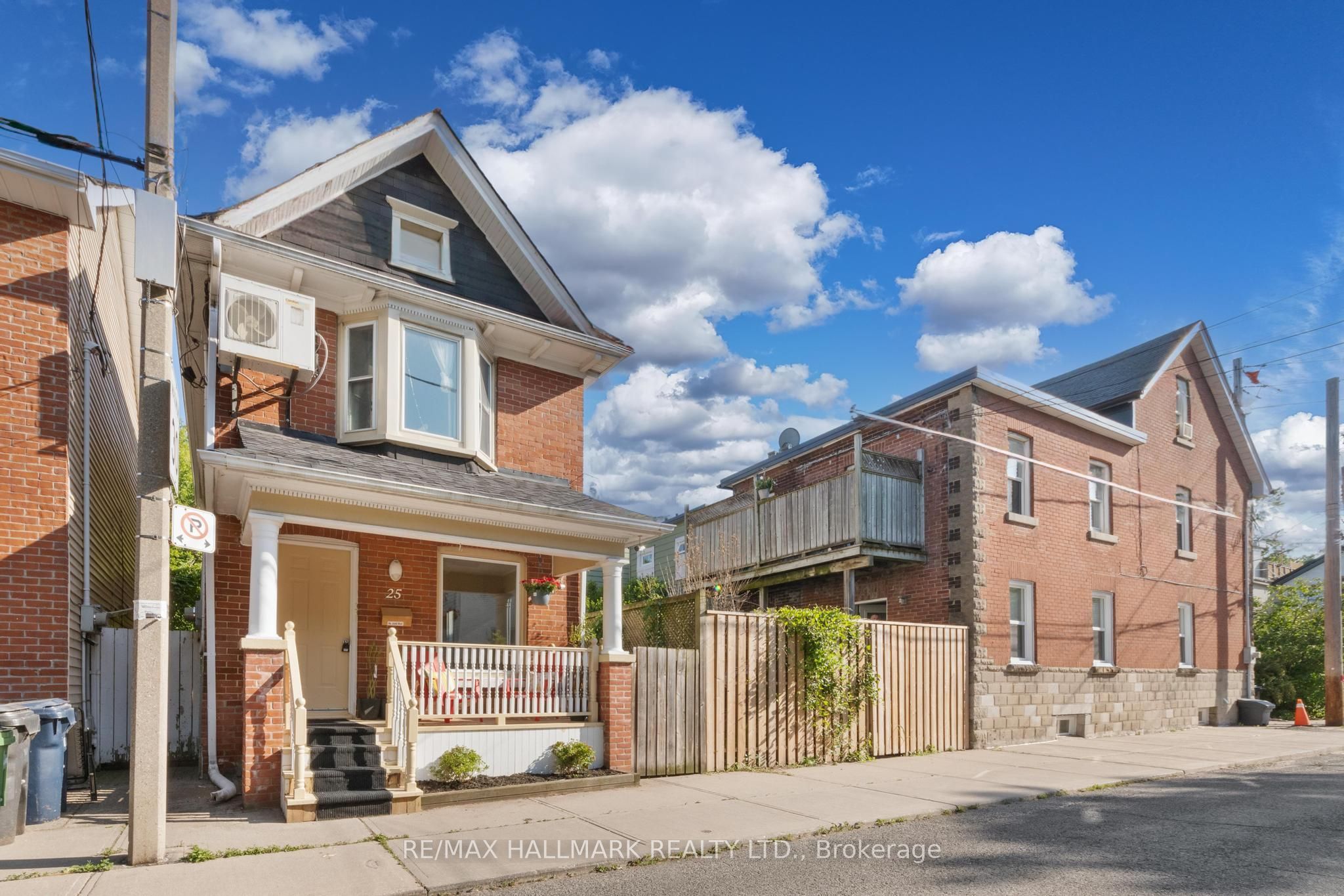 25 Norwood Terrace, Toronto, ON M4E 2H2 photo 2