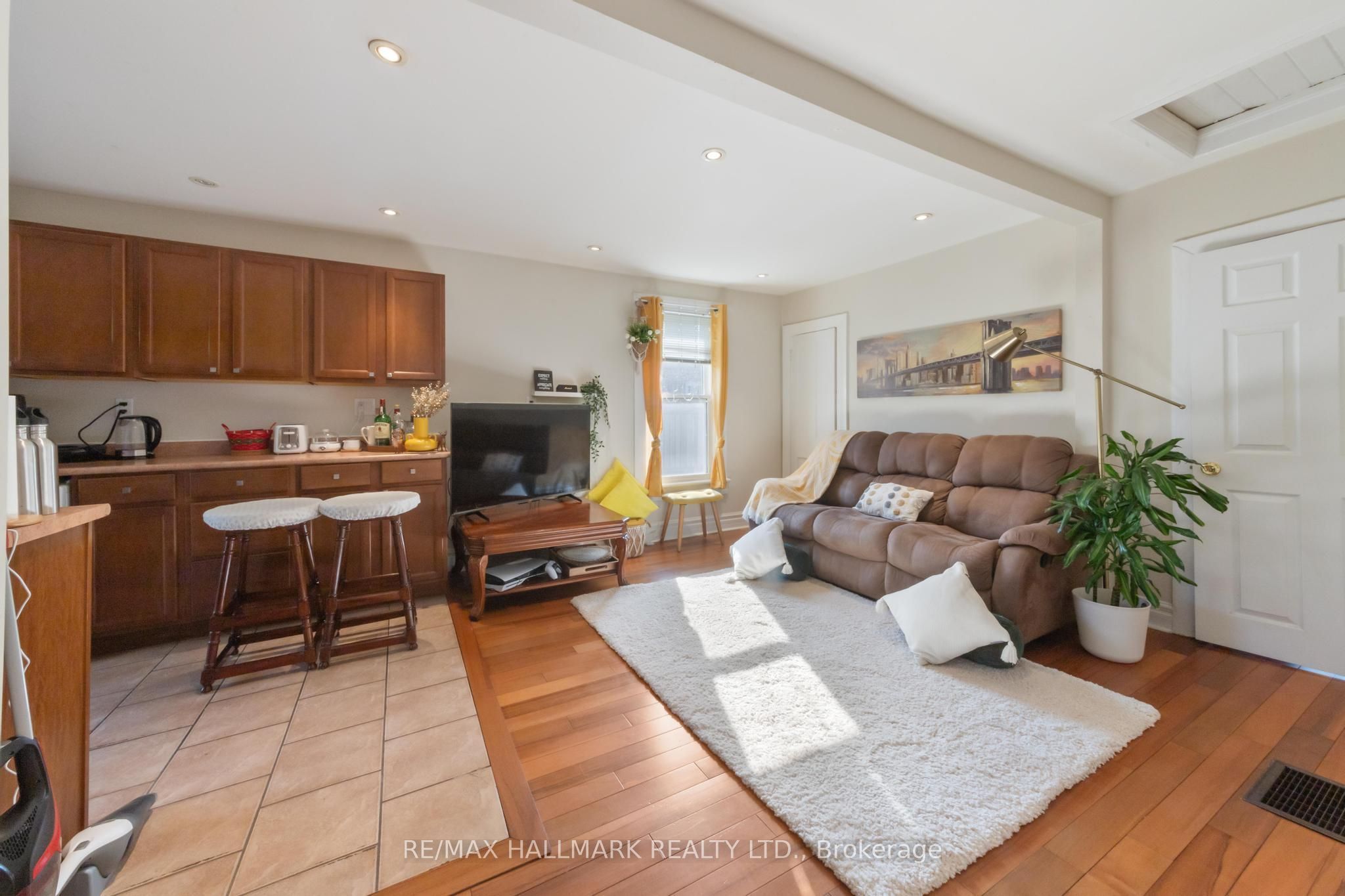 25 Norwood Terrace, Toronto, ON M4E 2H2 photo 4