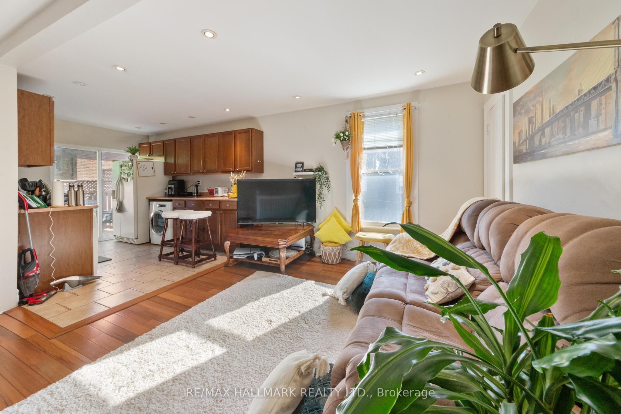 25 Norwood Terrace, Toronto, ON M4E 2H2 photo 5